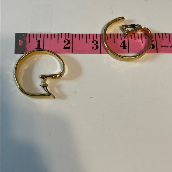 Cecile Jeanne Paris Runway Clip On Gold Hoop Earrings - Picture 3 of 8